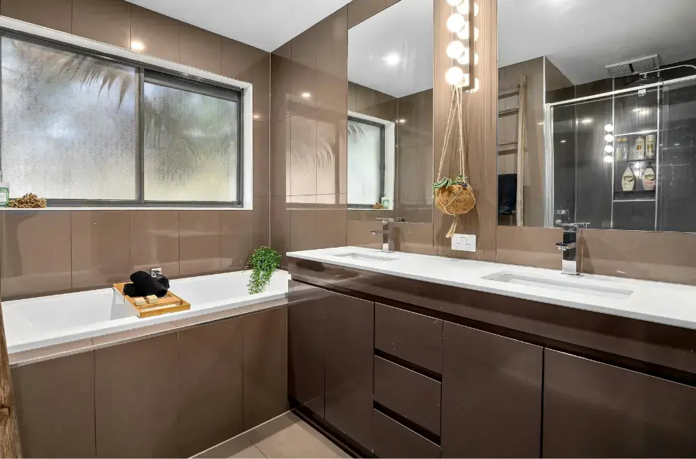 wanna zabudowana plytkami