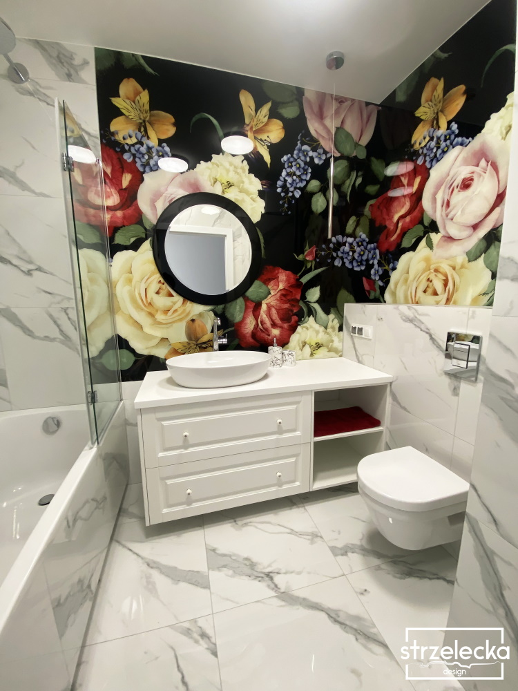 łazienka w kwiatach