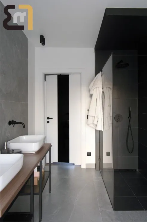 Minimalistyczna łazienka w surowym wydaniu