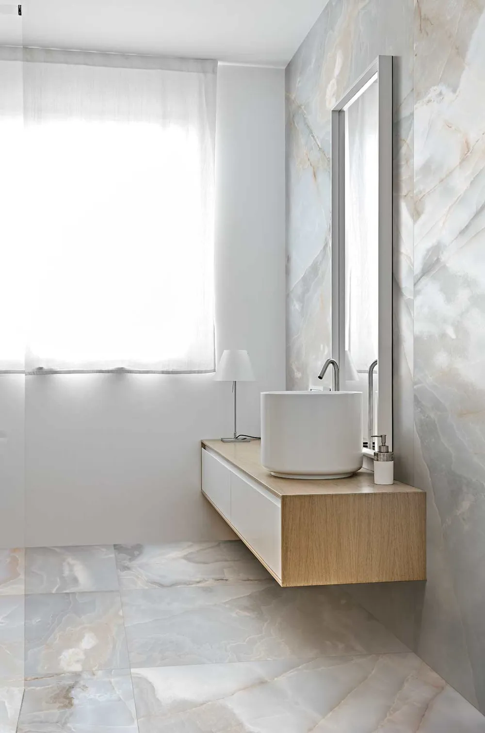 Efektowna klasyczna łazienka