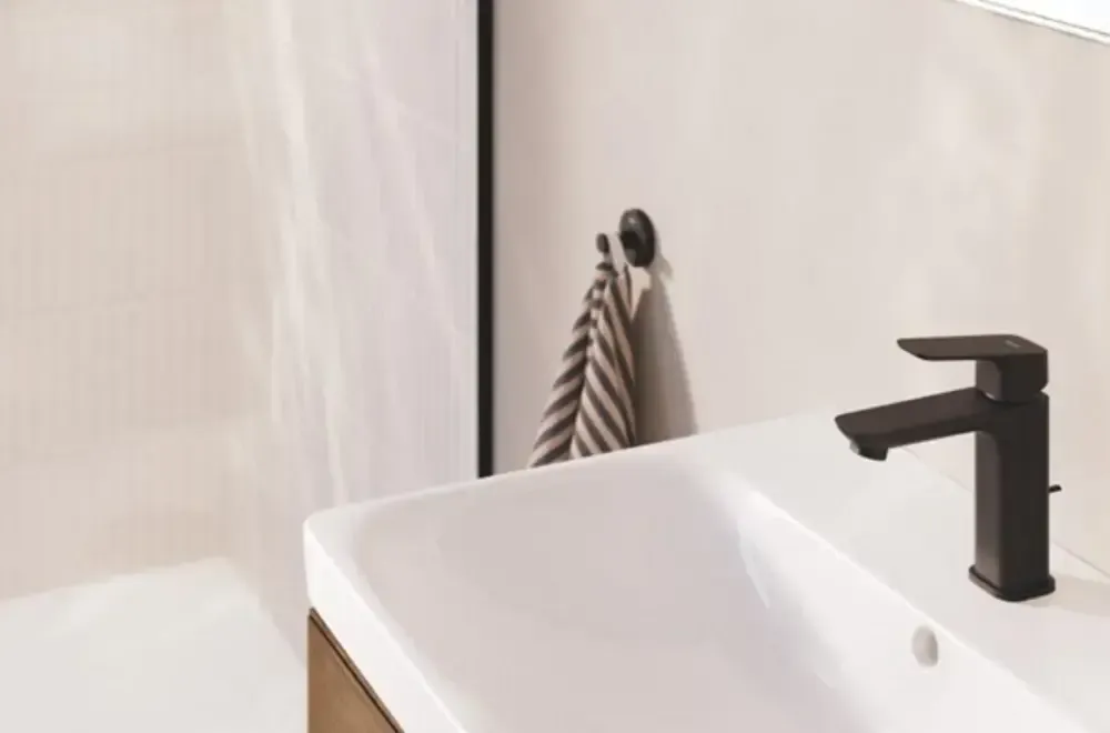 czarna bateria umywalkowa