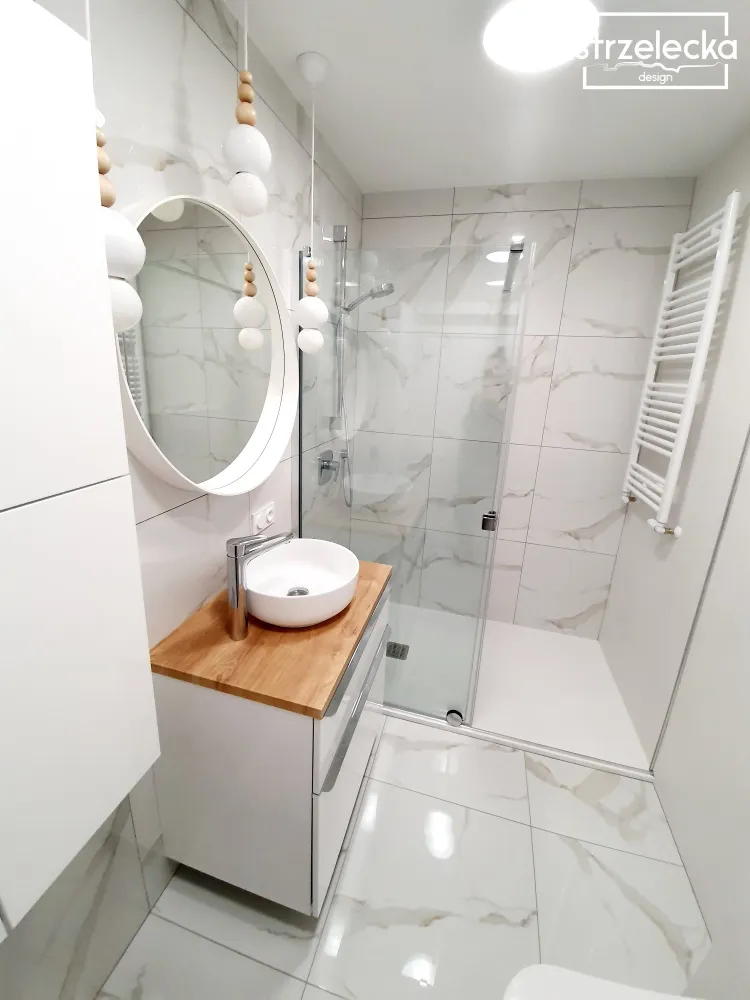jasna i funkcjonalna łazienka