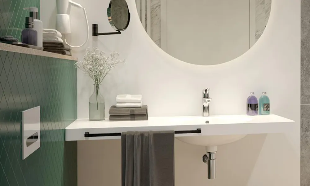 Łazienka art deco w połączeniu ciemniej zieleni i bieli