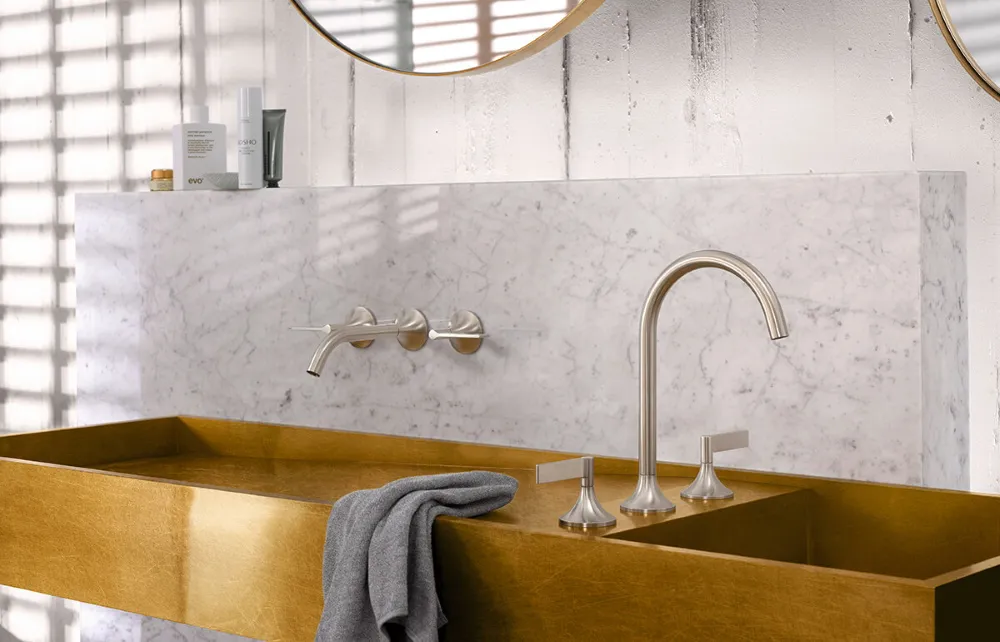 elegancka łazienka w złotych kolorach