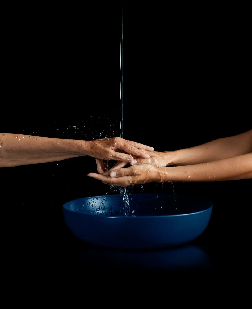 wyjątkowa, niebieska umywalka