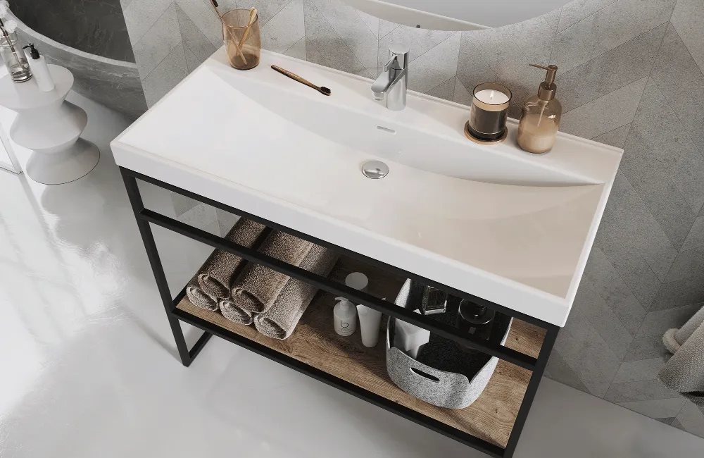 Konsola z czarnym ażurowym stelażem