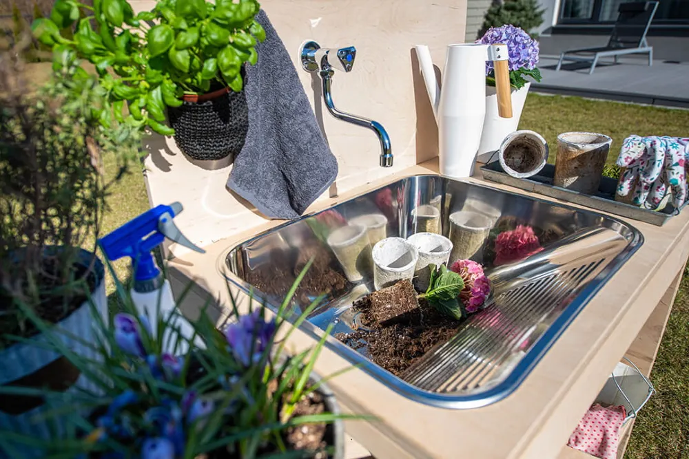 komora gospodarcza w ogrodzie