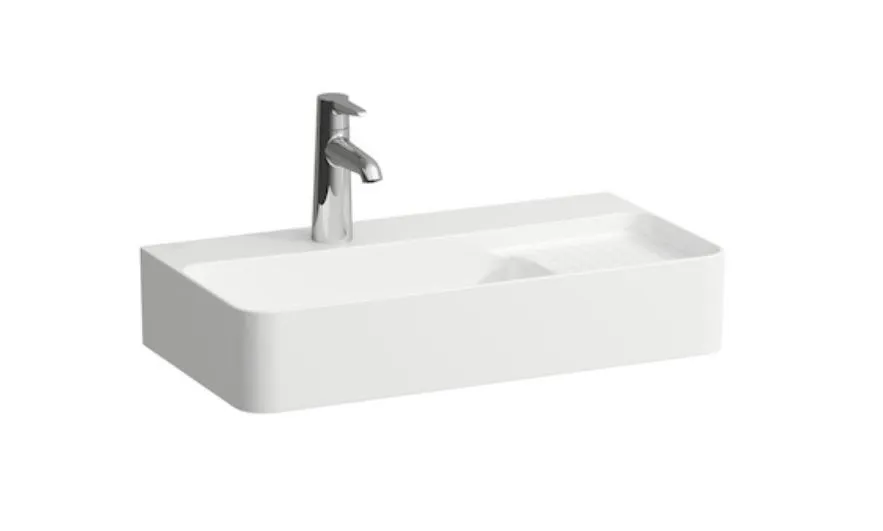 prostokątna, niewielka umywalka ścienna