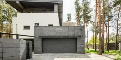 nowoczesny garaż przy domu